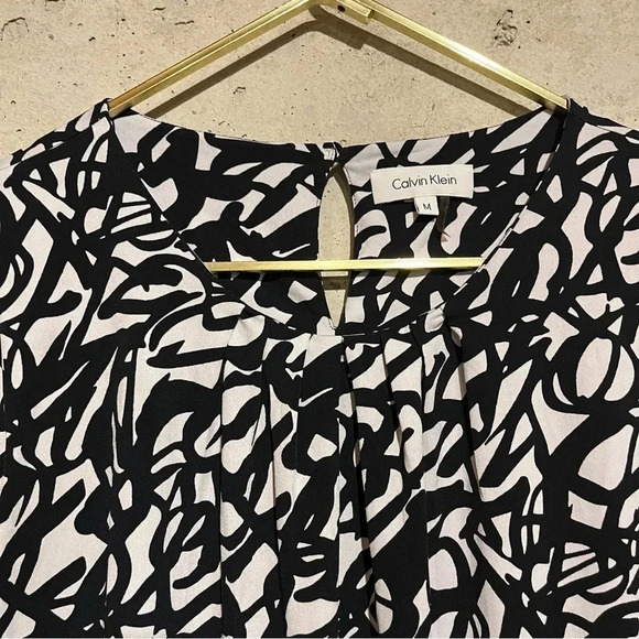 Calvin Klein Blouse Shirt Cap Sleeve Black White Abstract Print Color Size M - Picture 2 of 7